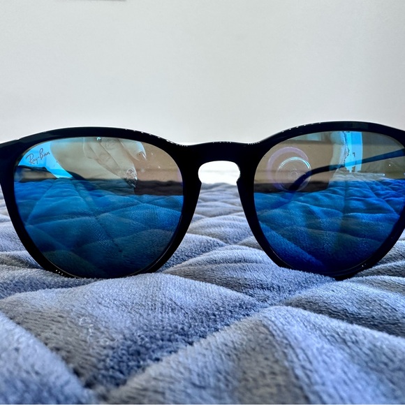 Ray-Ban Erika Black Sunglasses with Blue Mirrored Lenses LIKE NEW - Picture 3 of 8